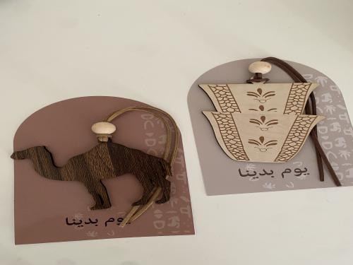 تعليقات خشبية