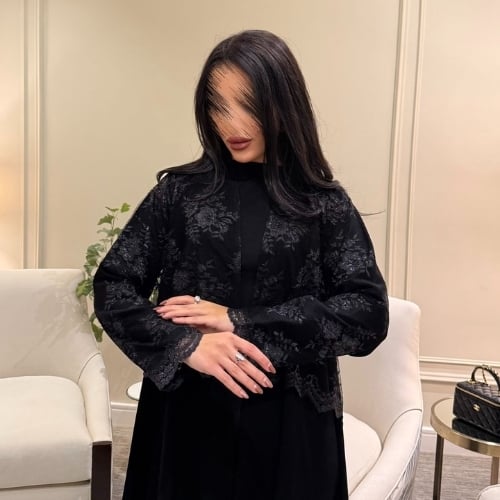عبايات سوداء