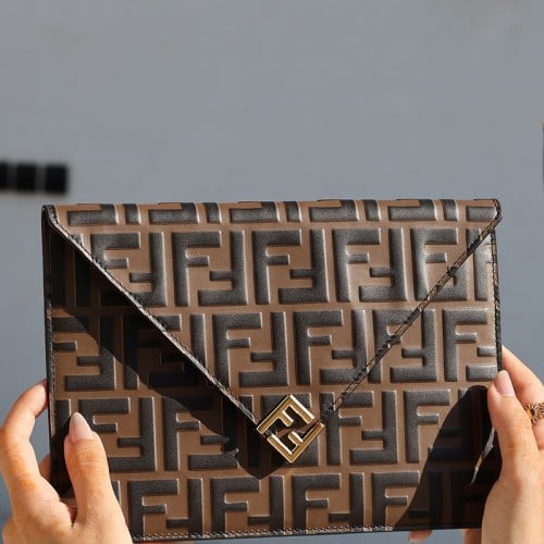 شنطة فندي باوتش بني