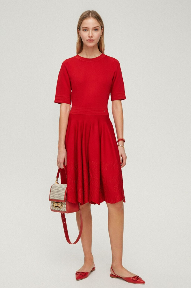 فستان كارولينا هيريرا الأحمر - متجر كيوت ستور