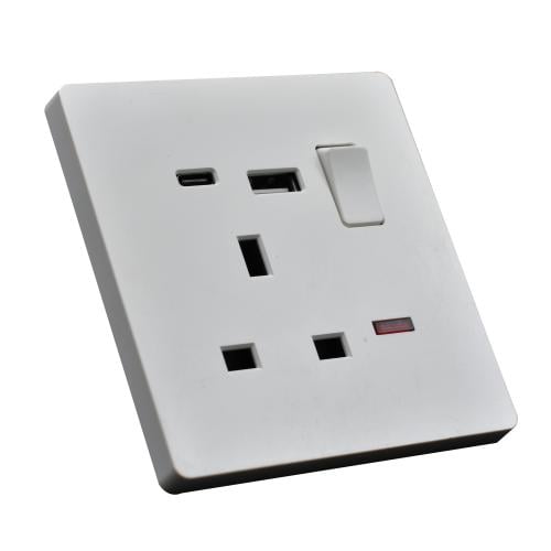 فيش‭ ‬13‭ ‬امبير‭ ‬مع‭ ‬USB‭ ‬ابيض‭ ‬RV-R1W-13USB‭...