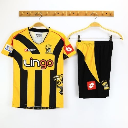 طقم الاتحاد كلاسيك مع شورت 2005