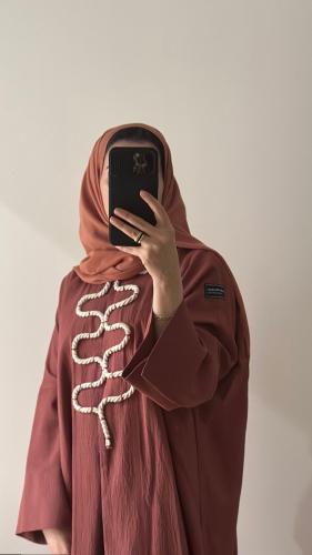 عباية لينين بحريني بتصميم بشت بكلفة على الياقه