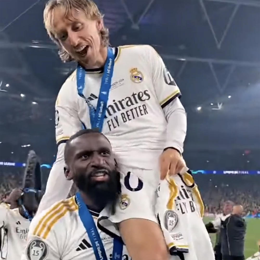 تيشيرت ريال مدريد نهائي دوري أبطال أوروبا 23/24 شامل الطباعه والرعايات