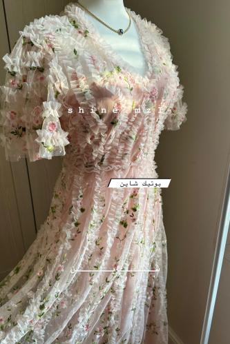 فستان مطرز بزهور