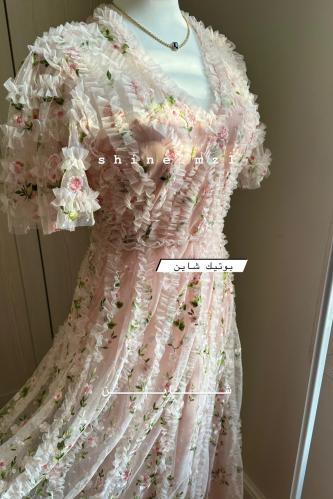 فستان مطرز بزهور
