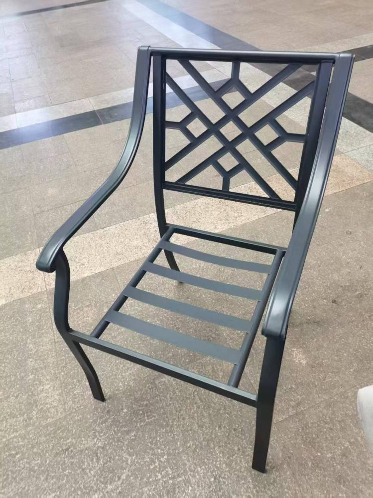 كرسي معدني خارجي