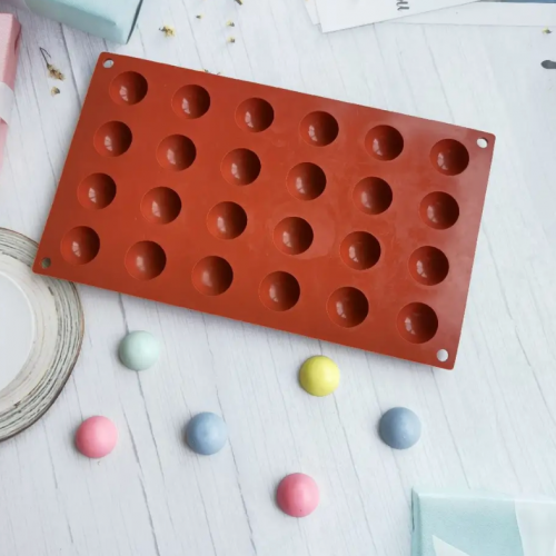 قالب شكلاته متعدد الثقوب