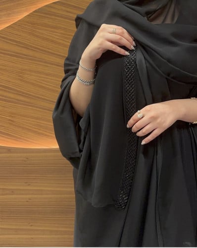 قماش حراير مع طرحة شيفون وكلفة -قصة قطرية-