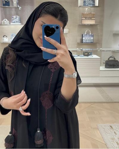عباية كريب ملكي تطريز كامل العباية