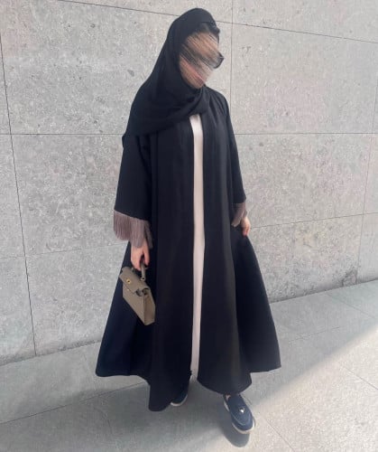 عَبـاه قماش كريب ملكي مع تدخيلة هدب