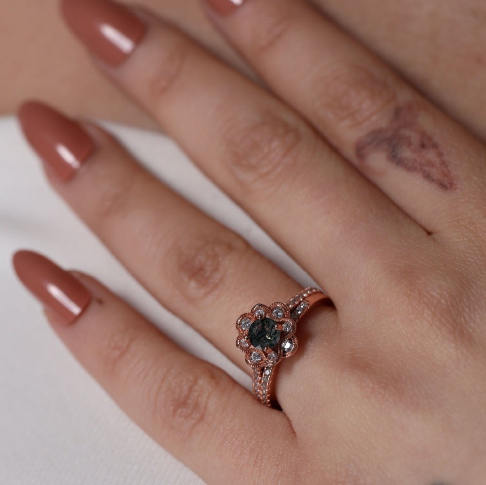 Here are some tips for choosing a stylish silver ring.