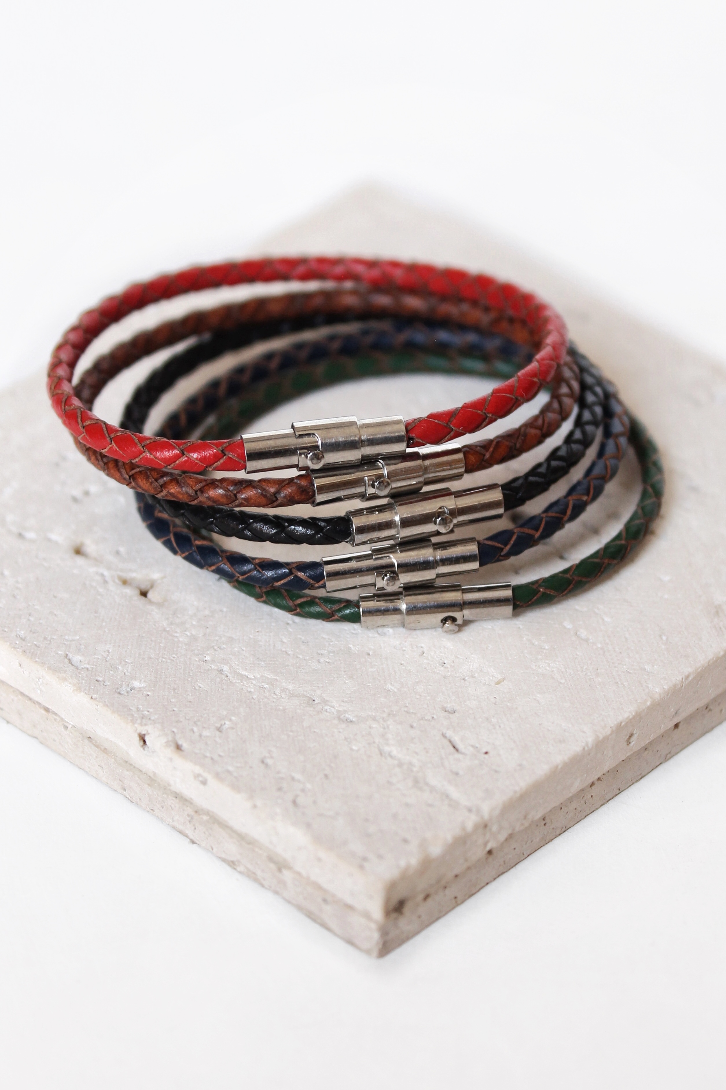 سوار جلد رفيع كحلي