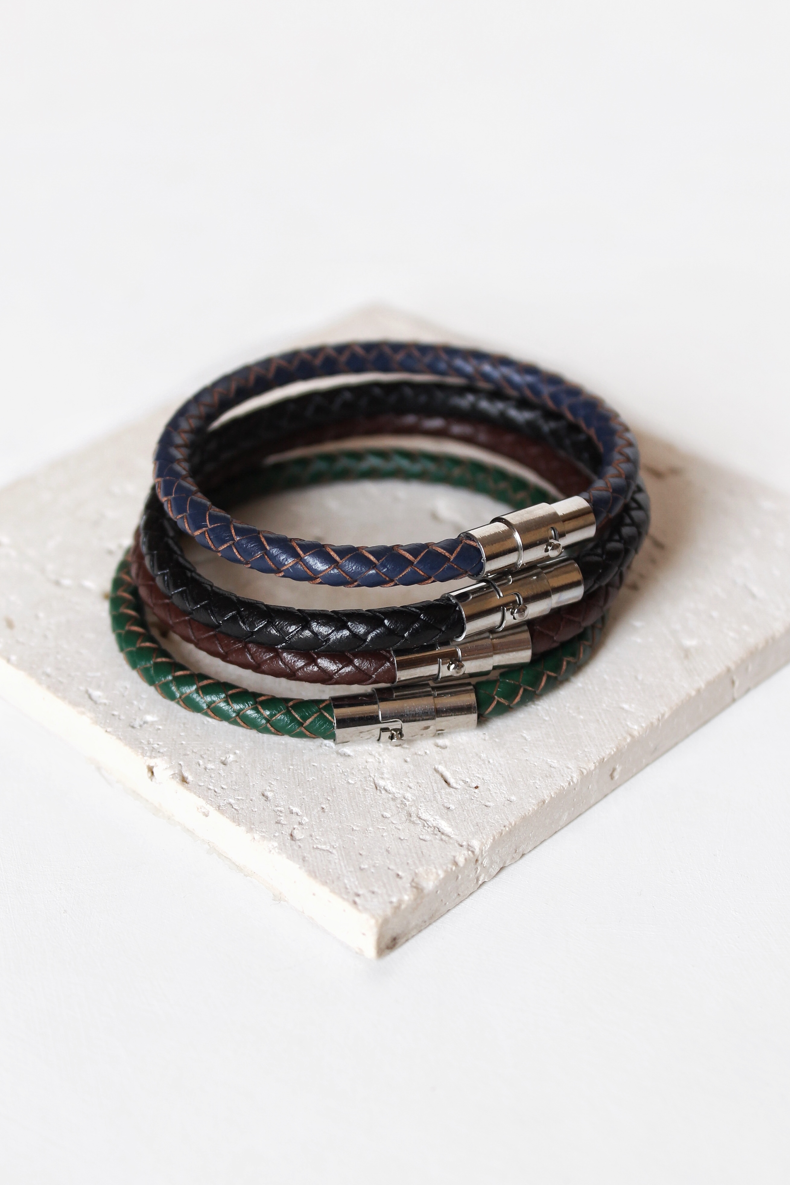 سوار جلد سميك بني داكن