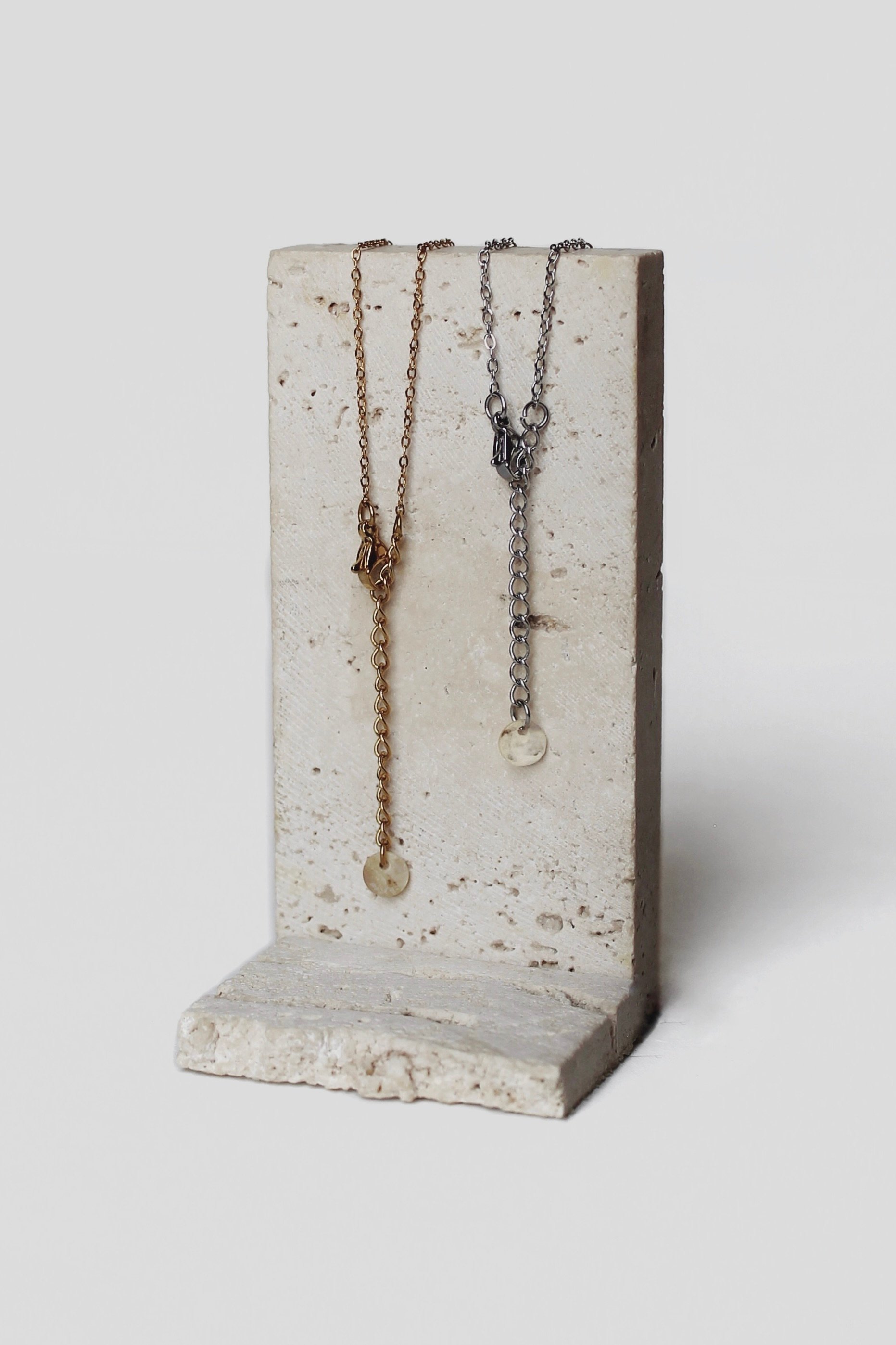 عقد حجر العقيق الأسود الثلاثي