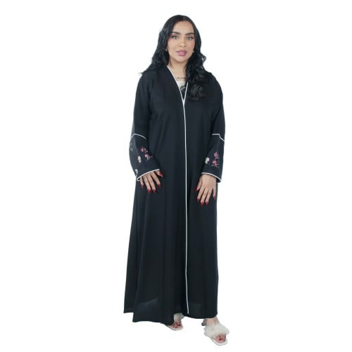 عباية نسائية مطرزة بخطوط بيضاء و ورود