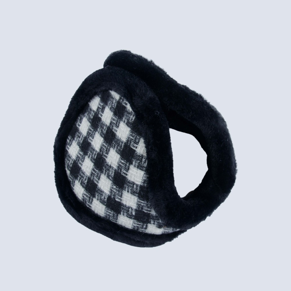 أسود