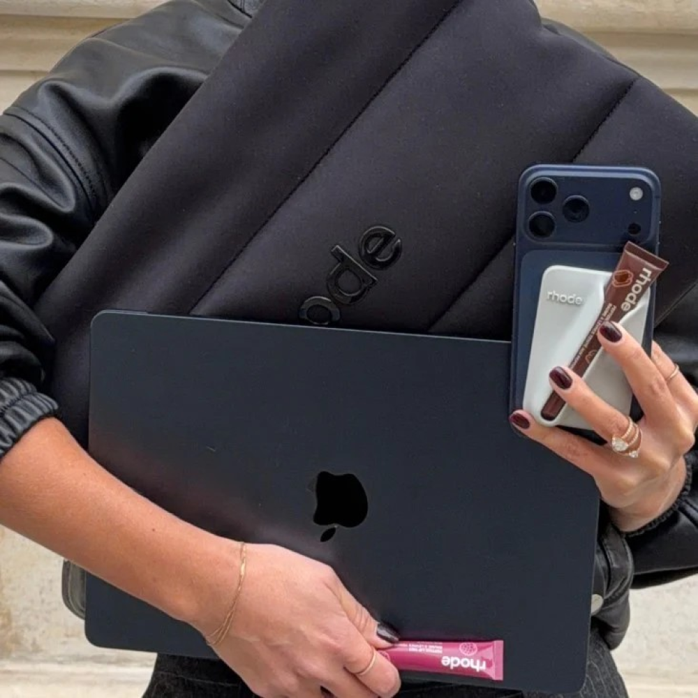 即購入不可 公式購入 残り5点 rhode snap-on lip case 黒 Pre-owned Rhode snap on lip case 黒本体のみ - メルカリ