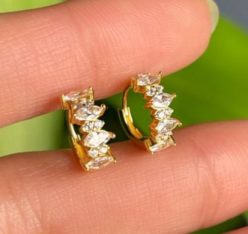 Gold baguette earring