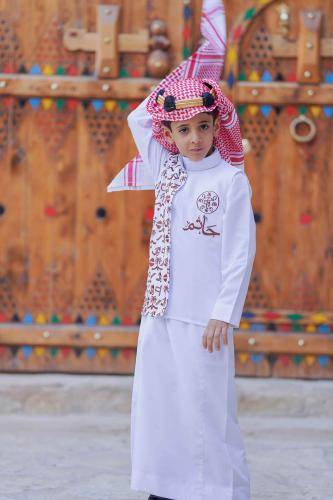 سديري أبيض بنمط رموز يوم التأسيس