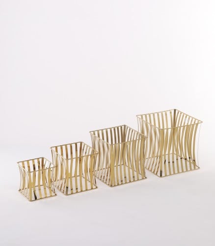 قاعدة صحون مربع ذهبي