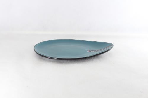 صحن بورسلان بيضاوي اسود وتركوازي 24 سم