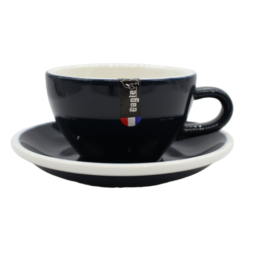 كوب قهوة مع صحن كحلي