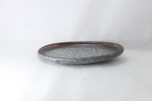 صحن بيضاوي حجري