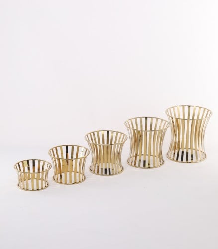 قاعدة صحون دائري ذهبي