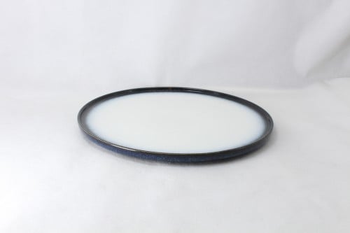 صحن دائري ازرق وابيض