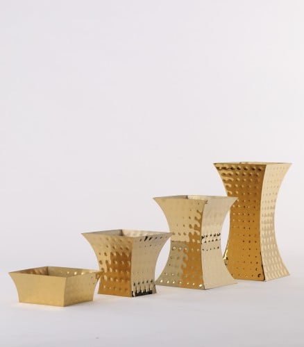 ستاند هرمي ذهبي