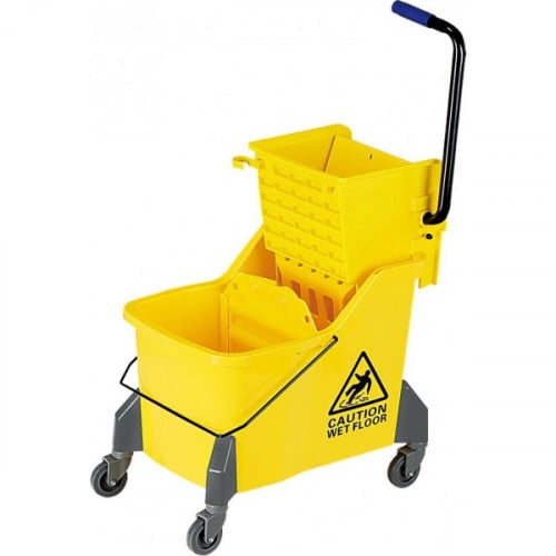 عربيه نظافة بكفرات اصفر