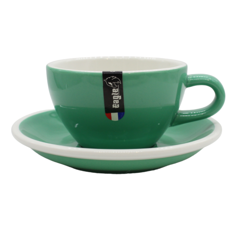 كوب قهوة مع صحن اخضر