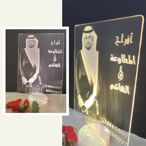 صورة محفورة بالليزر على أكريليك شفاف مع إضاءة LED