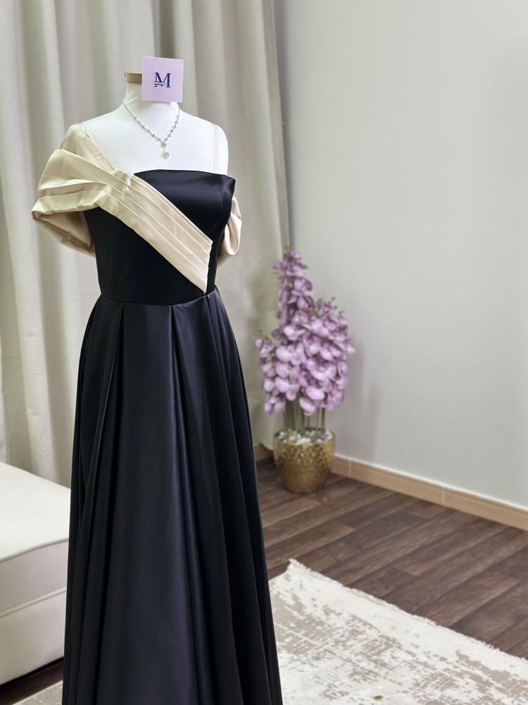 سهرة تفته أسود بأكمام أوف شولدر ذهبية وقصة صدر ملتفة