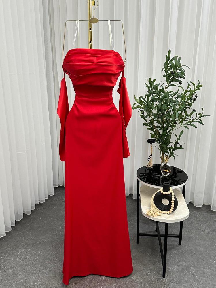 فستان ناعم احمر. تفته استرتش