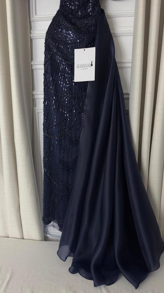 فستان سهرة كحلي ملكي تطريز وذيل اورجنزا