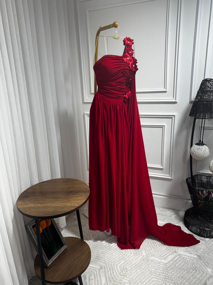 فستان احمر ناعم