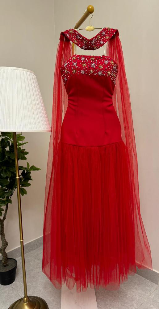 فستان تفته وتل احمر