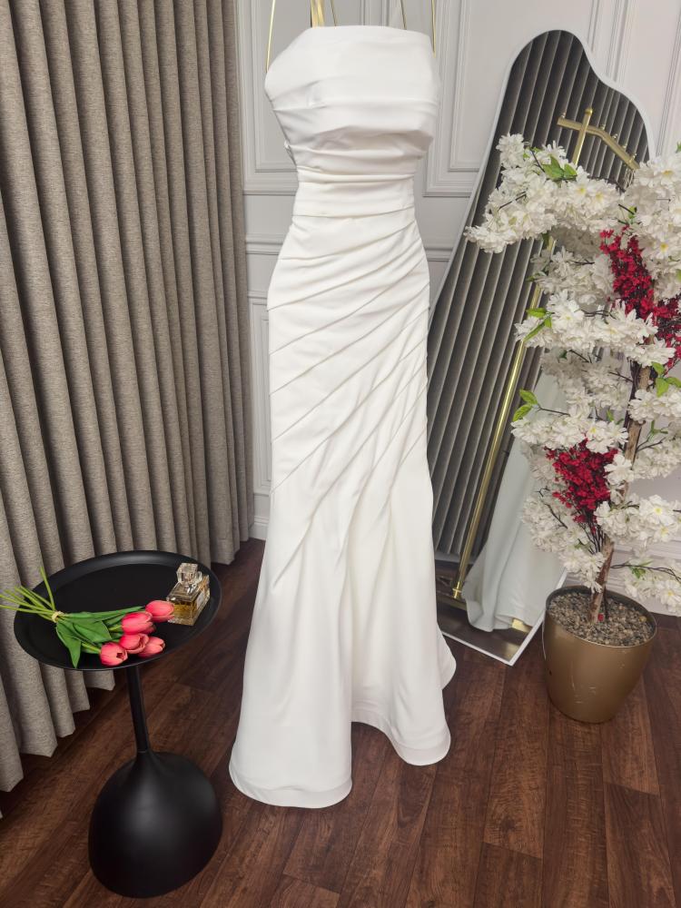 فستان ناعم كسرات ابيض