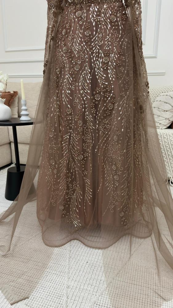 فستان تل مطرز بخرز بني