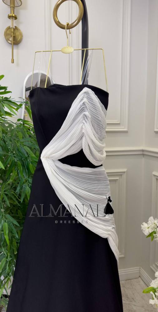 فستان أسود كريب بكشاكش بيضاء