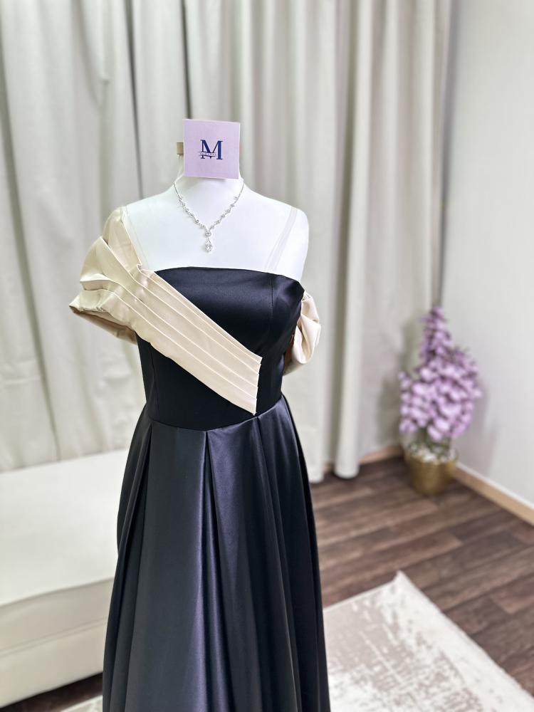 سهرة تفته أسود بأكمام أوف شولدر ذهبية وقصة صدر ملتفة