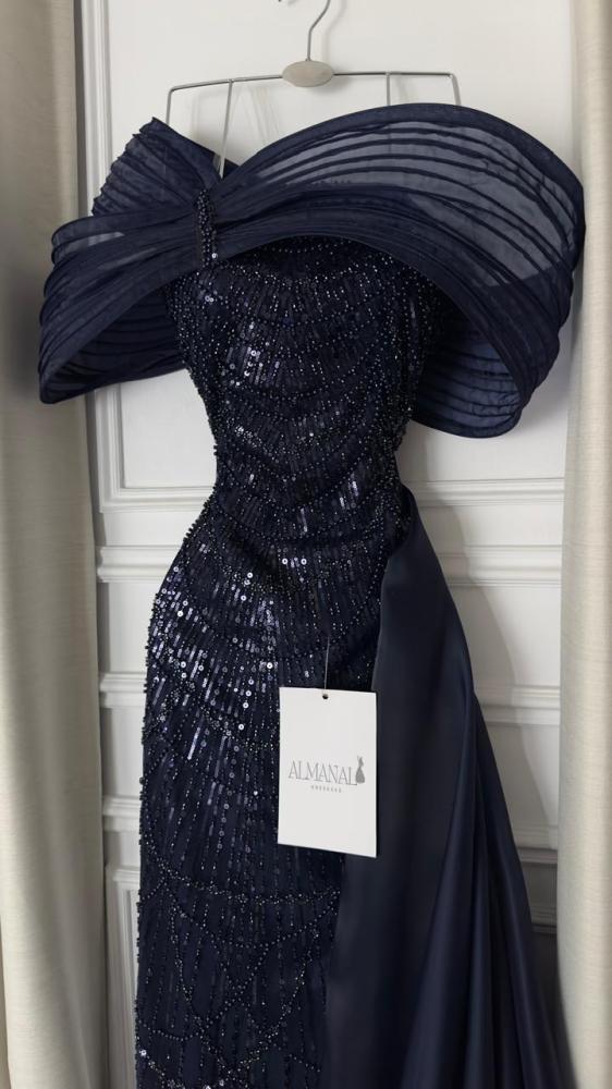 فستان سهرة كحلي ملكي تطريز وذيل اورجنزا