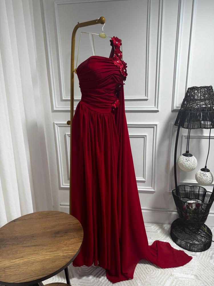 فستان احمر ناعم