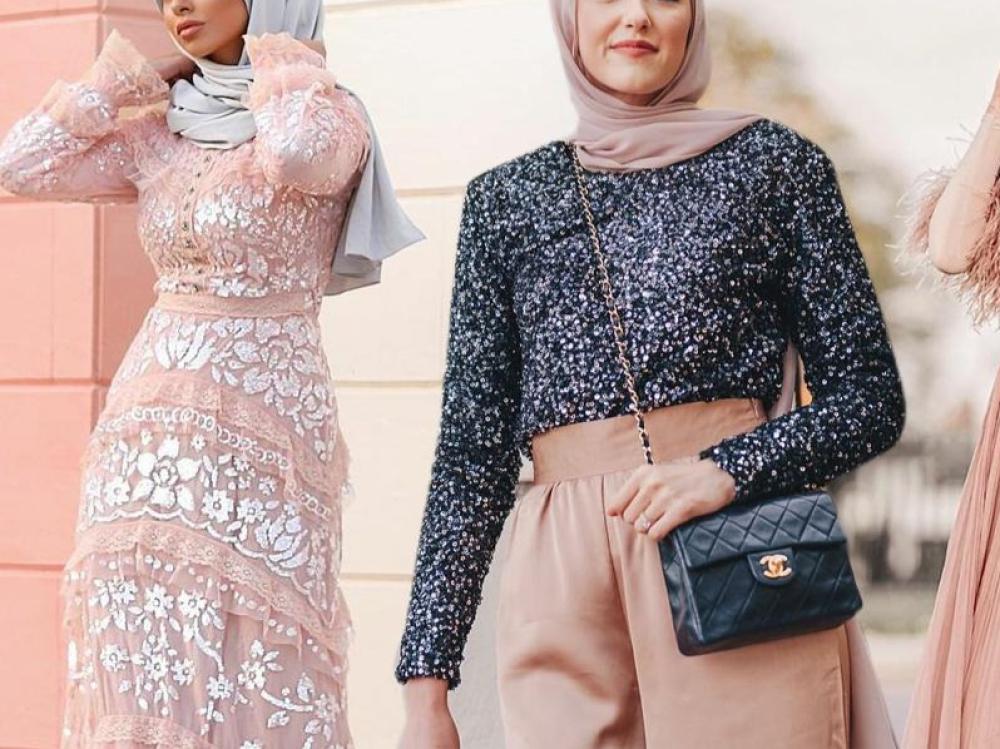 فساتين شتوية للمحجبات 2026: أجمل التصاميم الأنيقة والدافئة