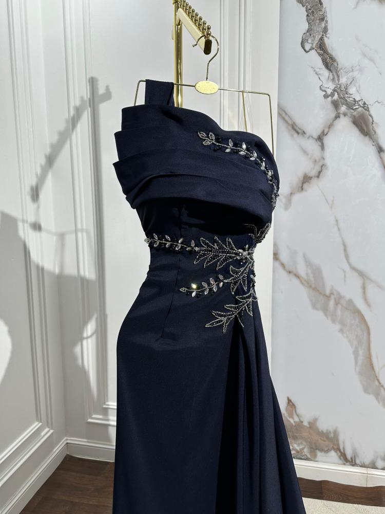 فستان سهره دارك بلو مطرز من الخصر والصدر