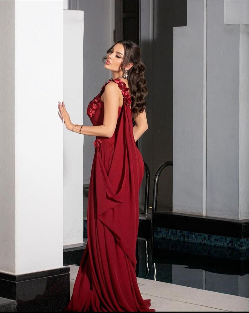 فستان احمر ناعم