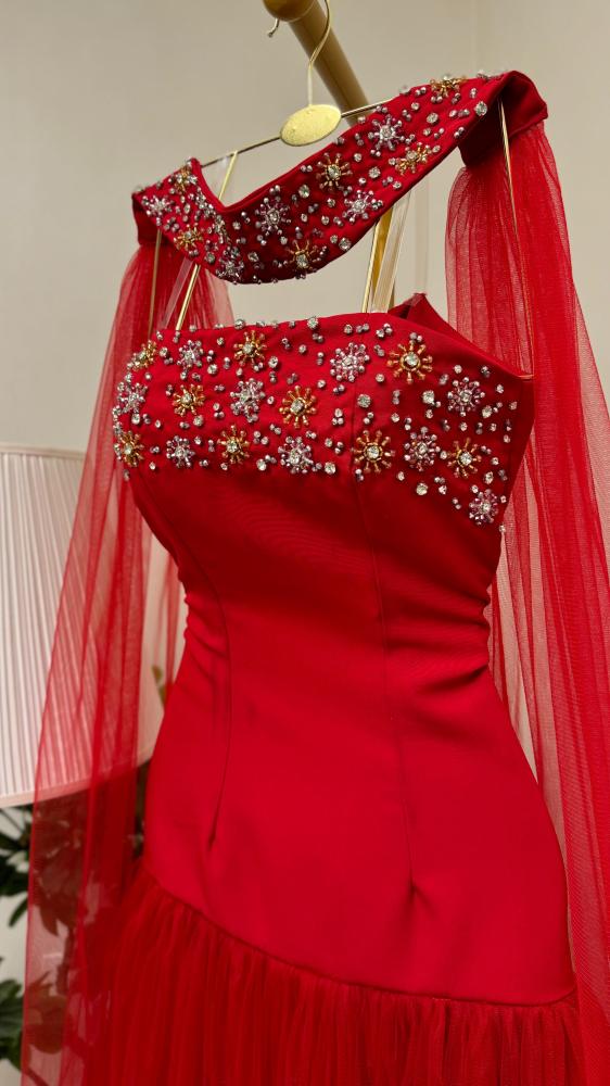 فستان تفته وتل احمر