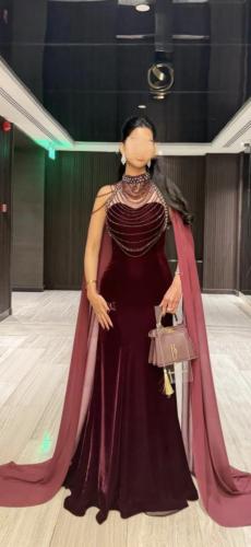 فستان شتوي مخمل وشال شيفون